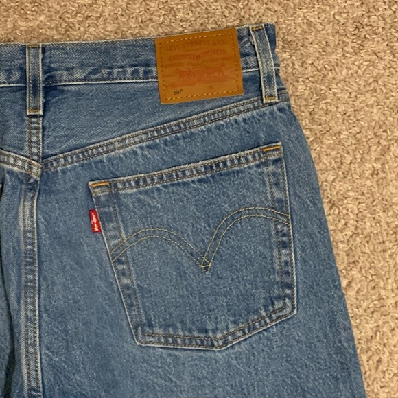 Levi’s 501 Boyfriend Jeans like NWOT - Picture 4 of 4